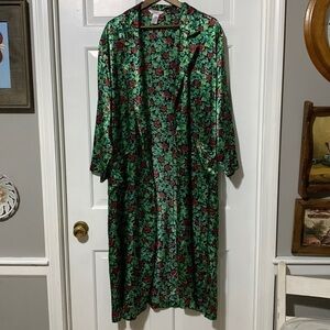 Vanity Fair rose pattern red and green robe.